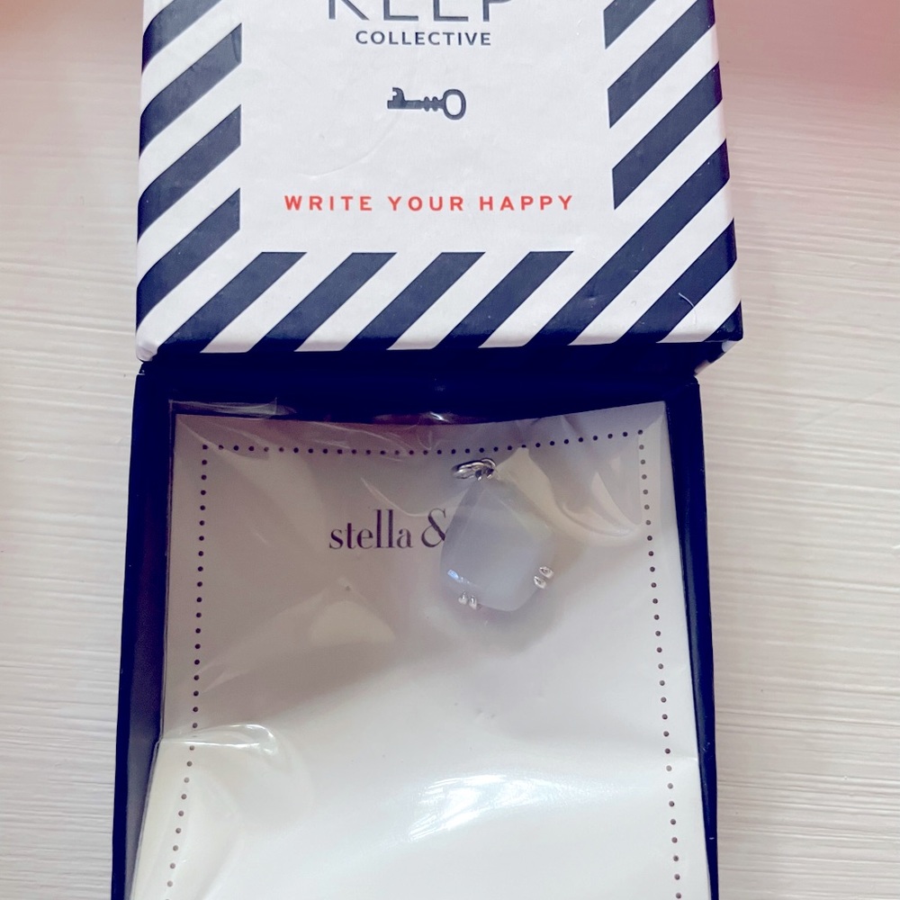 Keep collective charm -blue